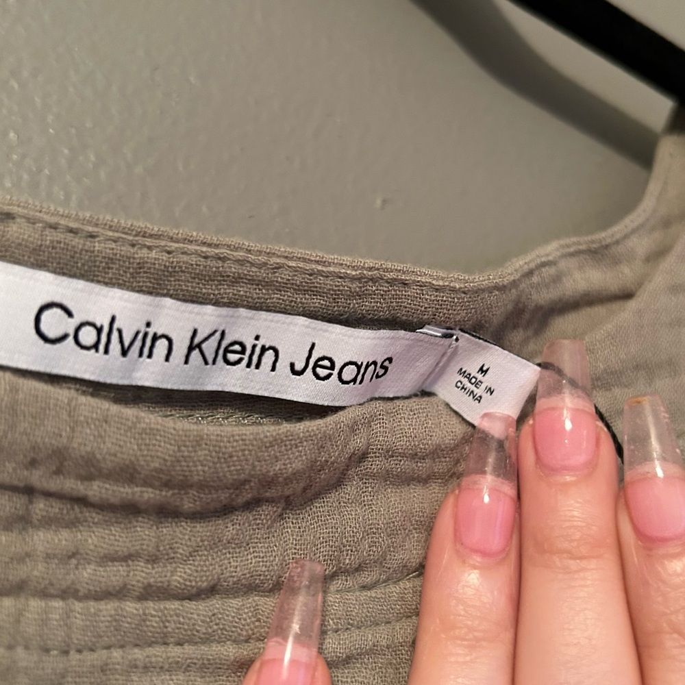 Calvin Klein Jeans Women's Beige Sleeveless Crop Top - Picture 3 of 7